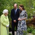 Kate Middleton, duchesse de Cambridge, a fait visiter son jardin baptisé "Back to Nature" à la reine Elizabeth II au "Chelsea Flower Show 2019" à Londres, le 20 mai 2019.