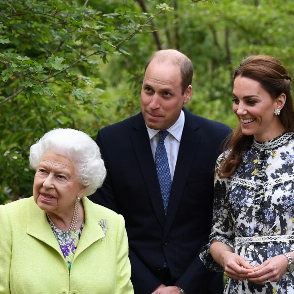 Kate Middleton, duchesse de Cambridge, a fait visiter son jardin baptisé "Back to Nature" à la reine Elizabeth II au "Chelsea Flower Show 2019" à Londres, le 20 mai 2019.