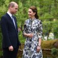 Kate Middleton, duchesse de Cambridge, en robe Erdem, avec son mari le prince William dans son jardin baptisé "Back to Nature" au "Chelsea Flower Show 2019" à Londres, le 20 mai 2019.