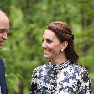 Kate Middleton, duchesse de Cambridge, en robe Erdem, avec son mari le prince William dans son jardin baptisé "Back to Nature" au "Chelsea Flower Show 2019" à Londres, le 20 mai 2019.