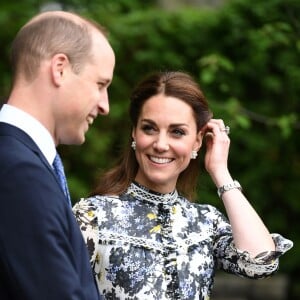 Kate Middleton, duchesse de Cambridge, en robe Erdem, avec son mari le prince William dans son jardin baptisé "Back to Nature" au "Chelsea Flower Show 2019" à Londres, le 20 mai 2019.