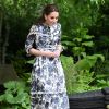 Kate Middleton, duchesse de Cambridge, en robe Erdem, dans son jardin baptisé "Back to Nature" au "Chelsea Flower Show 2019" à Londres, le 20 mai 2019.
