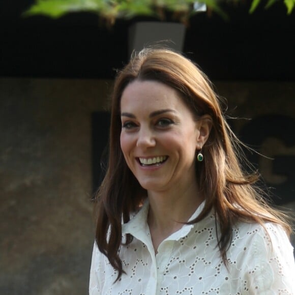 Kate Middleton, duchesse de Cambridge, a accueilli des écoliers dans son jardin baptisé "Back to Nature" au "Chelsea Flower Show 2019" à Londres, le 20 mai 2019, premier jour de l'exposition florale.