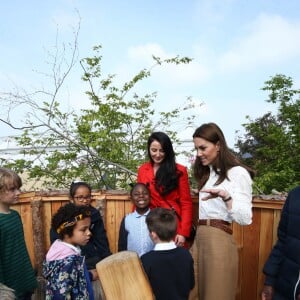 Kate Middleton, duchesse de Cambridge, a accueilli des écoliers dans son jardin baptisé "Back to Nature" au "Chelsea Flower Show 2019" à Londres, le 20 mai 2019, premier jour de l'exposition florale.