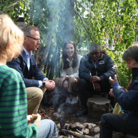 Kate Middleton, duchesse de Cambridge, a accueilli des écoliers dans son jardin baptisé "Back to Nature" au "Chelsea Flower Show 2019" à Londres, le 20 mai 2019, premier jour de l'exposition florale.