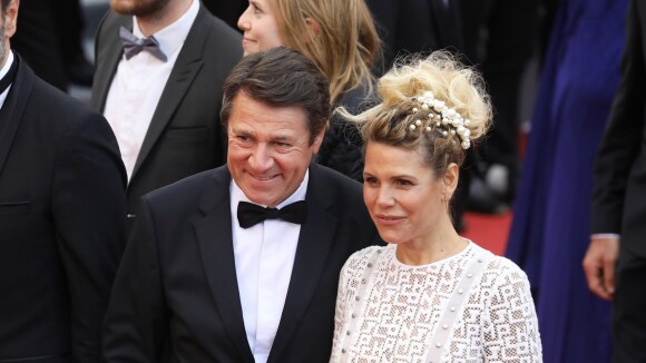 Christian Estrosi et Laura Tenoudji très amoureux : gestes tendres à Cannes