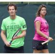 Andy Murray et son entraîneuse Amélie Mauresmo, enceinte lors de l'entraînement au tournoi de tennis de Wimbledon à Londres le 7 juillet 2015.