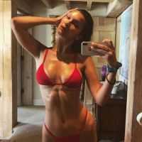 Bella Hadid : Topless après le bain, elle régale avec un numéro de charme