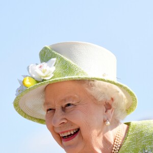 La reine Elisabeth II d'Angleterre en visite à la galerie Hauser & Wirth à Bruton le 28 mars 2019.