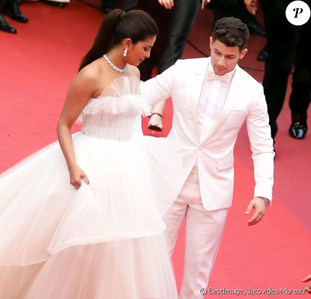 Nick Jonas et sa femme Priyanka Chopra à la montée des marches du film "Les plus belles années d'une vie" lors du 72ème Festival International du Film de Cannes. Le 18 mai 2019 © Jacovides-Moreau / Bestimage