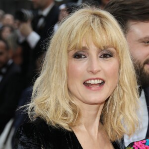 Julie Gayet - Montée des marches du film "A Hidden Life" lors du 72ème Festival International du Film de Cannes, le 19 mai 2019. © Denis Guignebourg/Bestimage