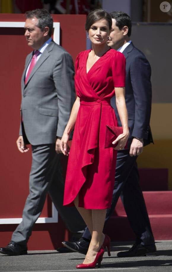 Le roi Felipe VI et la reine Letizia d'Espagne lors du défilé militaire de la Journée des forces armées à Séville, en Espagne, le samedi 1er juin 2019.