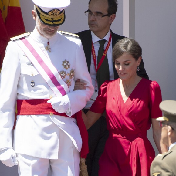 Le roi Felipe VI et la reine Letizia d'Espagne lors du défilé militaire de la Journée des forces armées à Séville, en Espagne, le samedi 1er juin 2019.