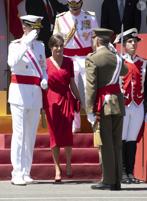 Le roi Felipe VI et la reine Letizia d'Espagne lors du défilé militaire de la Journée des forces armées à Séville, en Espagne, le samedi 1er juin 2019.