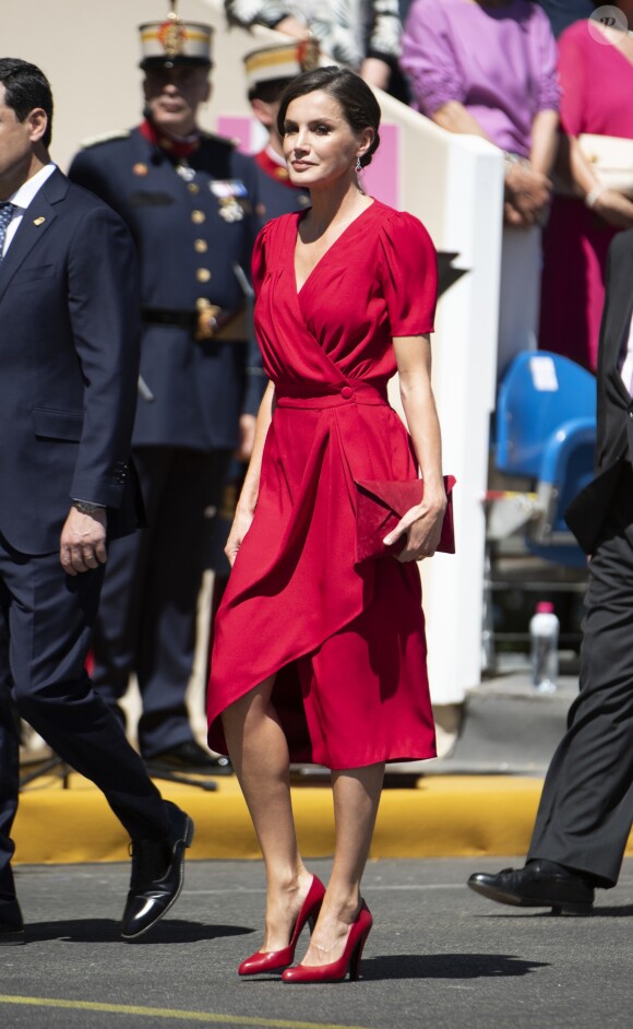 Le roi Felipe VI et la reine Letizia d'Espagne lors du défilé militaire de la Journée des forces armées à Séville, en Espagne, le samedi 1er juin 2019.