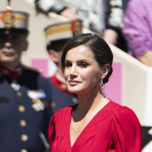 Le roi Felipe VI et la reine Letizia d'Espagne lors du défilé militaire de la Journée des forces armées à Séville, en Espagne, le samedi 1er juin 2019.