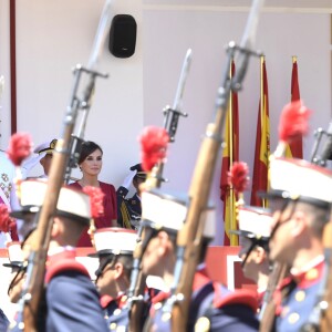 Le roi Felipe VI et la reine Letizia d'Espagne lors du défilé militaire de la Journée des forces armées à Séville, en Espagne, le samedi 1er juin 2019.