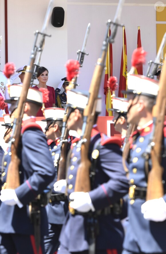 Le roi Felipe VI et la reine Letizia d'Espagne lors du défilé militaire de la Journée des forces armées à Séville, en Espagne, le samedi 1er juin 2019.