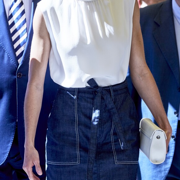 La reine Letizia d'Espagne assiste à l'inauguration du 75e Salon du livre de Madrid, qui se déroule dans le parc du Retiro jusqu'au 12 juin 2019. Au cours de sa visite, elle a rencontré des enfants dans des ateliers consacrés à la littérature et à l'écriture. Le 31 mai 2019.
