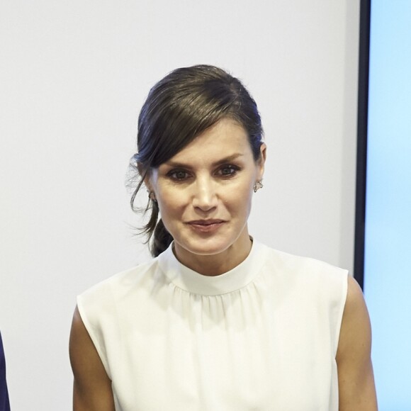 La reine Letizia d'Espagne assiste à l'inauguration du 75e Salon du livre de Madrid, qui se déroule dans le parc du Retiro jusqu'au 12 juin 2019. Au cours de sa visite, elle a rencontré des enfants dans des ateliers consacrés à la littérature et à l'écriture. Le 31 mai 2019.