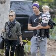 Fergie et son mari Josh Duhamel emmènent leur fils Axl s'amuser au parc à Brentwood, le 14 janvier 2016.