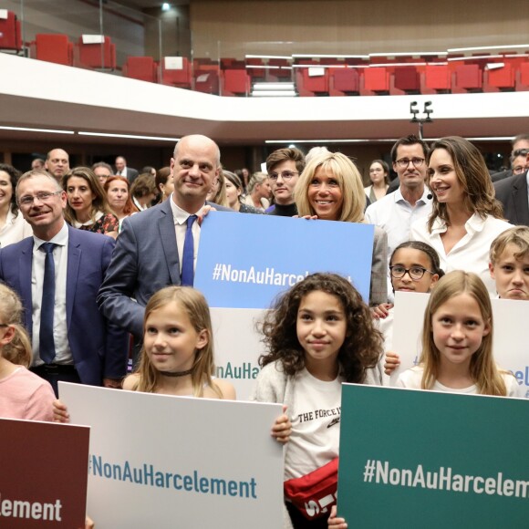 La première dame Brigitte Macron et le ministre de l'Education, Jean-Michel Blanquer et Julia Vignali assistent à la 6 ème cérémonie de remise des prix Non au Harcèlement au ministère de l'Education, Paris, France, le 3 juin 2019. © Stéphane Lemouton / Bestimage