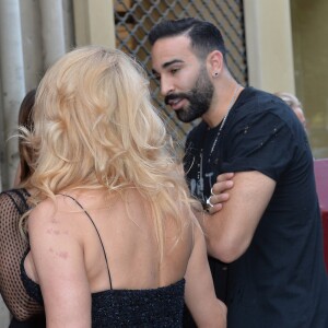 Pamela Anderson et son compagnon Adil Rami arrivent à la premiére du spectacle "Bionic Showgirl" avec Viktoria Modesta au Crazy Horse à Paris le 3 juin 2019. © Veeren/Bestimage