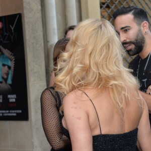 Pamela Anderson et son compagnon Adil Rami arrivent à la premiére du spectacle "Bionic Showgirl" avec Viktoria Modesta au Crazy Horse à Paris le 3 juin 2019. © Veeren/Bestimage