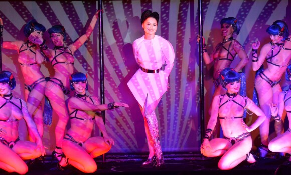 Viktoria Modesta lors de la premiére du spectacle "Bionic Showgirl" au Crazy Horse à Paris le 3 juin 2019.