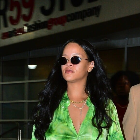 Exclusif - La chanteuse Rihanna quitte une séance photo au studio Pier59 à New York. Le 14 avril 2019