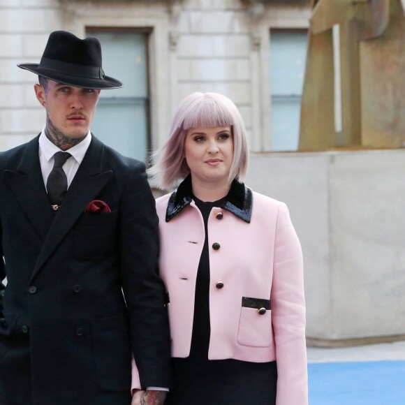 Kelly Osbourne et son compagnon Jimmy Q assistent au vernissage de l'exposition estivale de la Royal Academy of Arts. Londres, le 4 juin 2019.