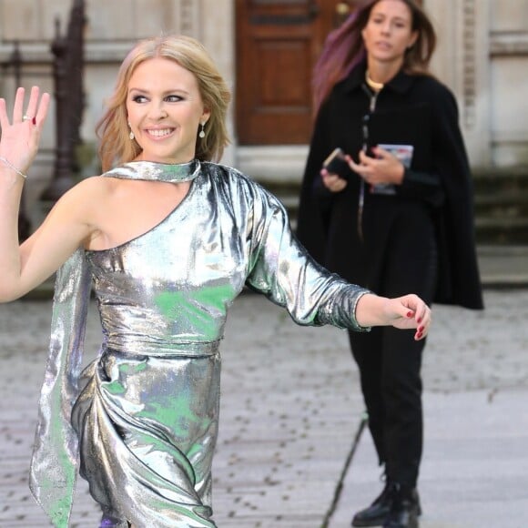 Kylie Minogue assiste au vernissage de l'exposition estivale de la Royal Academy of Arts. Londres, le 4 juin 2019.