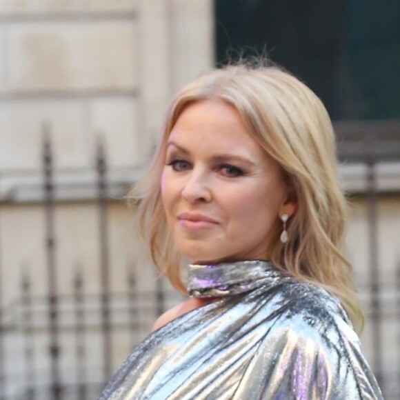 Kylie Minogue assiste au vernissage de l'exposition estivale de la Royal Academy of Arts. Londres, le 4 juin 2019.