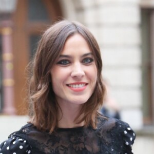 Alexa Chung assiste au vernissage de l'exposition estivale de la Royal Academy of Arts. Londres, le 4 juin 2019.