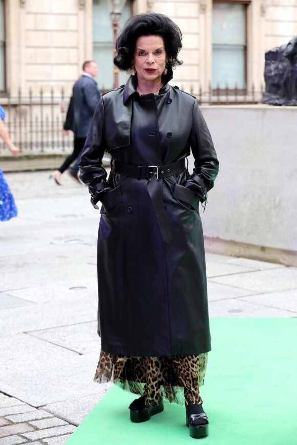 L'ex-épouse de Mick Jagger, Bianca Jagger, assiste au vernissage de l'exposition estivale de la Royal Academy of Arts. Londres, le 4 juin 2019.