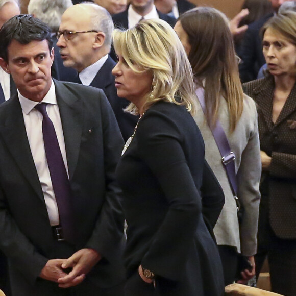 Manuel Valls et sa compagne Susana Gallardo lors de la soirée des Prix du Royaume d'Espagne pour les entreprises (Premio Reino de España a la Trayectoria Empresarial) à l'école de commerce Institut d'études supérieures de commerce (IESE) de Barcelone, Espagne, le 25 février 2019.