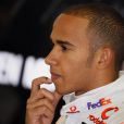 Lewis Hamilton en pleine réflexion, durant les essais du Grand Prix de Silverstone, en Angleterre, le 19 juin 2009 !