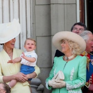 Le prince William et Kate Middleton, duchesse de Cambridge, avec leurs enfants le prince George, la princesse Charlotte et le prince Louis de Cambridge sur le balcon du palais de Buckingham à Londres le 8 juin 2019 lors de la parade Trooping the Colour.