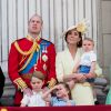 Le prince William et Kate Middleton, duchesse de Cambridge, avec leurs enfants le prince George, la princesse Charlotte et le prince Louis de Cambridge sur le balcon du palais de Buckingham à Londres le 8 juin 2019 lors de la parade Trooping the Colour.