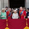 La reine Elizabeth II et la famille royale britannique au balcon du palais de Buckingham à Londres le 8 juin 2019 lors de la parade Trooping the Colour.