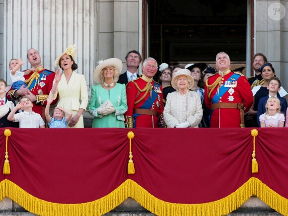 La reine Elizabeth II et la famille royale britannique au balcon du palais de Buckingham à Londres le 8 juin 2019 lors de la parade Trooping the Colour.
