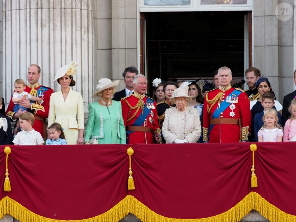 La reine Elizabeth II et la famille royale britannique au balcon du palais de Buckingham à Londres le 8 juin 2019 lors de la parade Trooping the Colour.