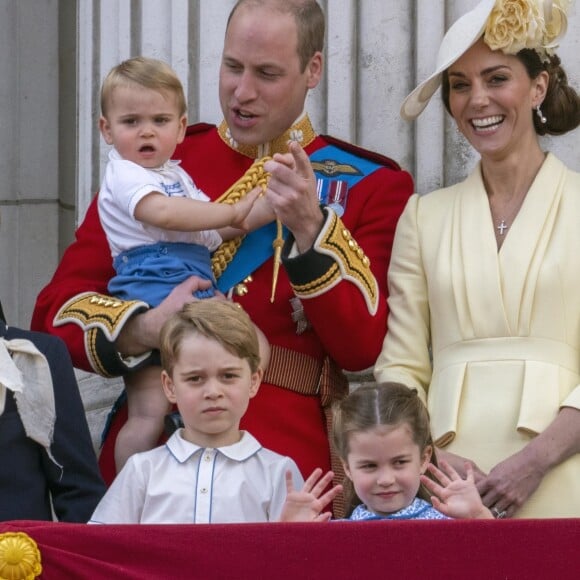 Le prince Louis de Cambridge, troisième enfant du prince William et de Kate Middleton, duchesse de Cambridge, assistait pour la première fois le 8 juin 2019 à la parade Trooping the Colour, depuis le balcon du palais de Buckingham à Londres.