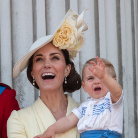 Le prince Louis de Cambridge, troisième enfant du prince William et de Kate Middleton, duchesse de Cambridge, assistait pour la première fois le 8 juin 2019 à la parade Trooping the Colour, depuis le balcon du palais de Buckingham à Londres.