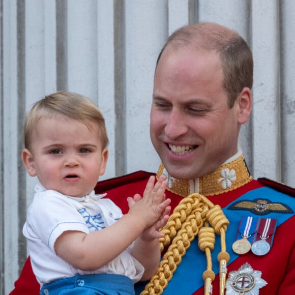 Le prince Louis de Cambridge, troisième enfant du prince William et de Kate Middleton, duchesse de Cambridge, assistait pour la première fois le 8 juin 2019 à la parade Trooping the Colour, depuis le balcon du palais de Buckingham à Londres.