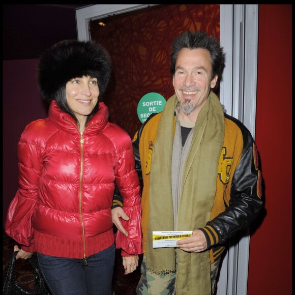 FLORENT PAGNY ET SA FEMME AZUCENA - AVANT PREMIERE DU FILM "PROTEGER ET SERVIR" A PARIS AU PARAMOUNT OPERA 11/01/2010