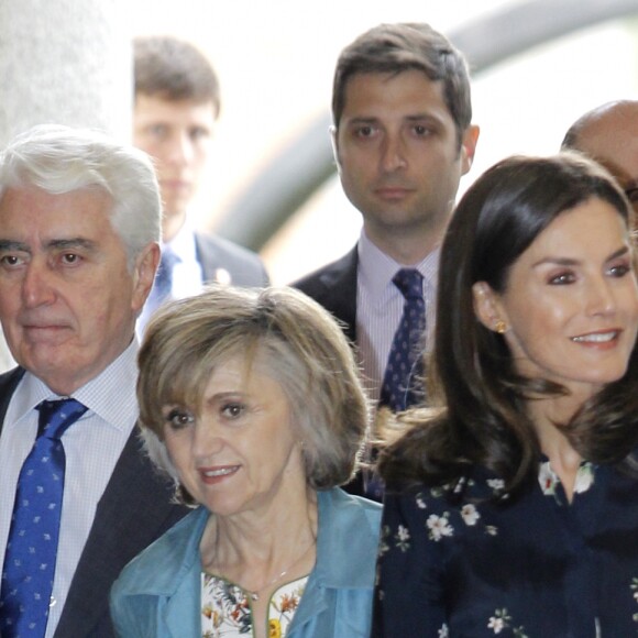 La reine Letizia d'Espagne (en robe Massimo Dutti) lors de la cérémonie de remise des Prix du comité espagnol de l'UNICEF 2019 le 11 juin 2019 au siège du Conseil supérieur de la recherche scientifique à Madrid.