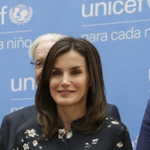 La reine Letizia d'Espagne (en robe Massimo Dutti) lors de la cérémonie de remise des Prix du comité espagnol de l'UNICEF 2019 le 11 juin 2019 au siège du Conseil supérieur de la recherche scientifique à Madrid.