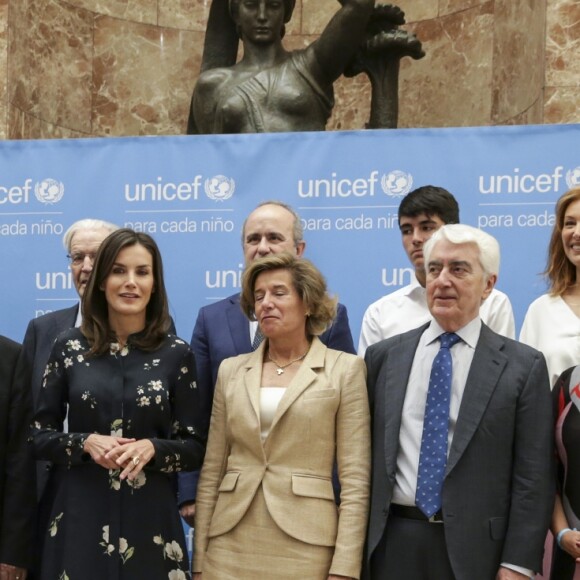 La reine Letizia d'Espagne (en robe Massimo Dutti) lors de la cérémonie de remise des Prix du comité espagnol de l'UNICEF 2019 le 11 juin 2019 au siège du Conseil supérieur de la recherche scientifique à Madrid.