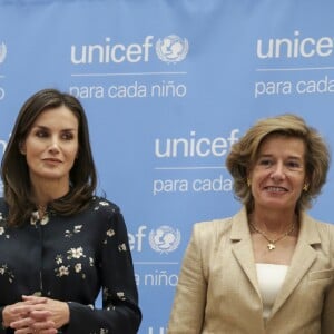 La reine Letizia d'Espagne (en robe Massimo Dutti) lors de la cérémonie de remise des Prix du comité espagnol de l'UNICEF 2019 le 11 juin 2019 au siège du Conseil supérieur de la recherche scientifique à Madrid.